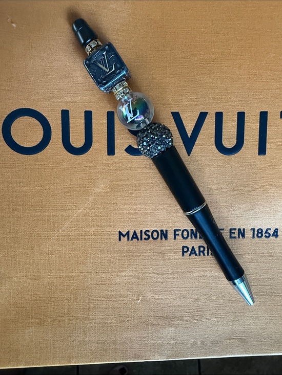 Other - 🏵️Handmade Black Beaded Pen